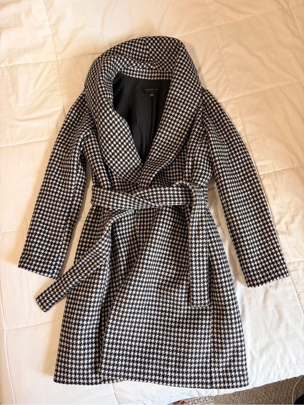 ANN TAYLOR WOMEN’S COAT